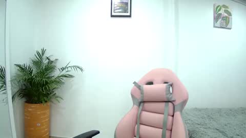 soffi_rousel_ online show from February 2025 11:37:02 PM