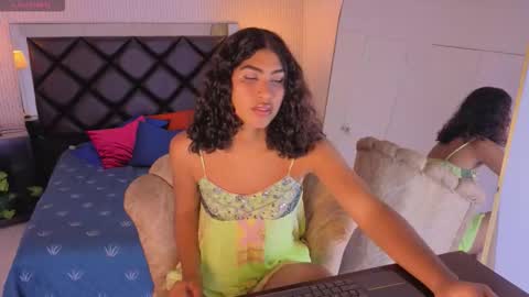 Snapshot of soffiene chatting on February 2026 09:38:01 PM yoki online show from February 2026 09:38:01 PM