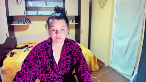 Soffy online show from May 2026 04:43:02 AM