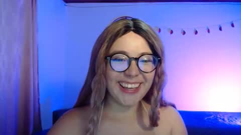 Sofi Lynch online show from November 2025 05:18:02 AM