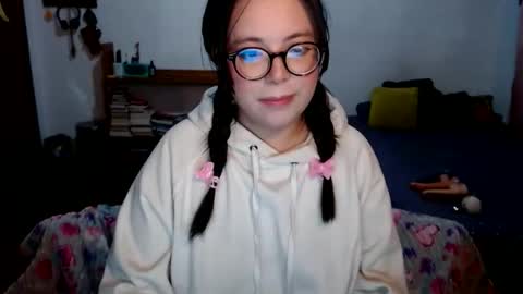 Sofi Lynch online show from June 2026 06:17:02 AM
