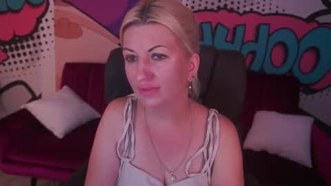 Snapshot of sofi_moonnn chatting on August 2026 06:05:02 AM Sofi online show from August 2026 06:05:02 AM