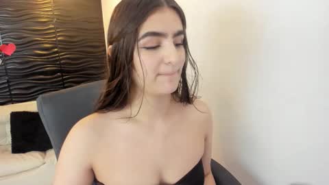 Snapshot of sofia44 chatting on December 2025 01:31:02 PM Skarlett online show from December 2025 01:31:02 PM