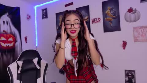 Snapshot of sofia_arango1107 chatting on October 2025 06:42:01 PM sofia_arango1107 online show from October 2025 06:42:01 PM