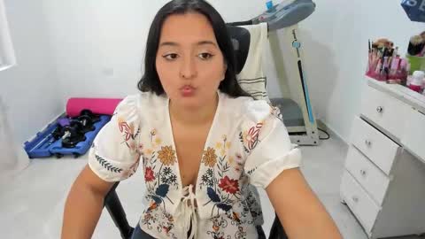 sofia_new online show from November 2025 05:35:02 PM