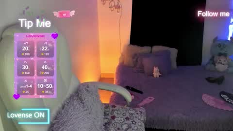 Sofia Thomson online show from September 2025 09:53:02 AM