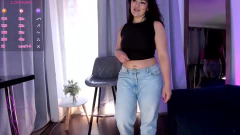 Snapshot of sofia_wilson_ chatting on February 2025 12:21:02 PM Sofia Wilson online show from February 2025 12:21:02 PM