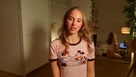 Sofia online show from November 2025 04:52:02 PM