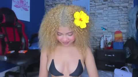 sofiacastillo01 online show from February 2025 05:31:01 PM