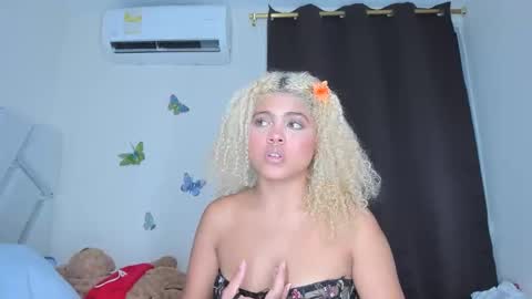 Snapshot of sofiacastillo01 chatting on January 2026 02:09:02 PM sofiacastillo01 online show from January 2026 02:09:02 PM