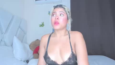 sofiacastillo01 online show from April 2026 05:15:01 AM