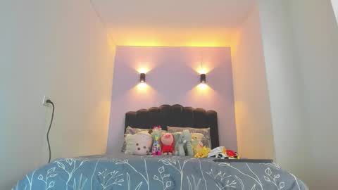 Sofia online show from October 2025 04:08:02 PM