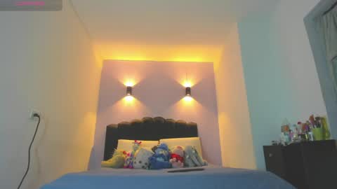 Sofia online show from April 2026 05:05:01 AM