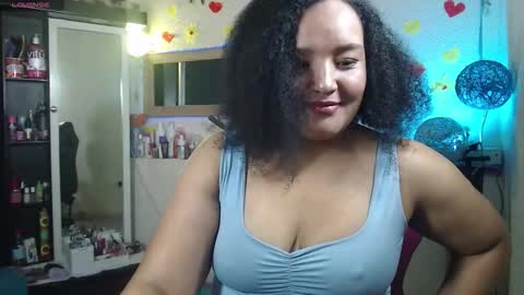 sofiaroyal23 online show from March 2026 04:22:02 PM