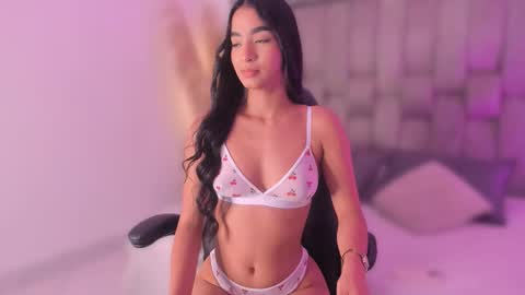 Snapshot of sofiewild_ chatting on November 2025 07:28:01 PM sofie online show from November 2025 07:28:01 PM