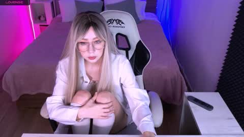 Sofia online show from October 2025 03:04:01 AM