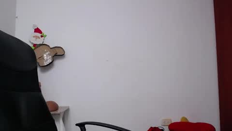 Snapshot of soft_fetish chatting on January 2025 09:22:01 PM Camila M online show from January 2025 09:22:01 PM