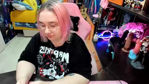 Sofie online show from October 2025 02:01:02 AM