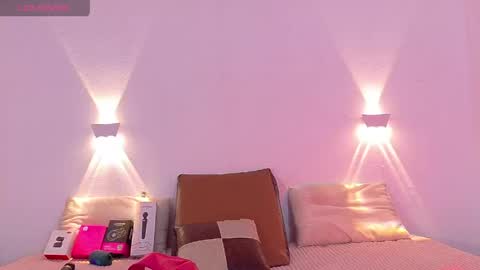 Snapshot of sol_vanegas chatting on June 2026 07:42:01 PM SOL online show from June 2026 07:42:01 PM