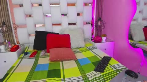 Snapshot of solevanss chatting on March 2025 04:02:01 PM Sol Evans online show from March 2025 04:02:01 PM