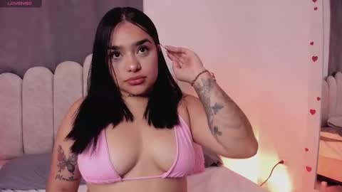 Snapshot of soofii_james chatting on October 2025 12:25:02 PM sofi online show from October 2025 12:25:02 PM