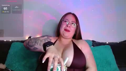 Snapshot of soofy__ chatting on November 2025 04:00:02 AM soofy online show from November 2025 04:00:02 AM