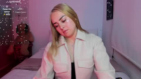 Snapshot of sophi_moreno chatting on December 2024 02:10:02 AM Sofi online show from December 2024 02:10:02 AM