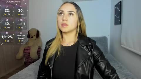 Snapshot of sophi_moreno chatting on December 2025 11:32:01 PM Sofi online show from December 2025 11:32:01 PM