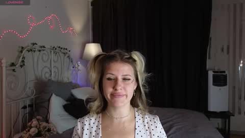 Snapshot of sophia_dreamy chatting on September 2025 01:18:01 AM Sophia online show from September 2025 01:18:01 AM