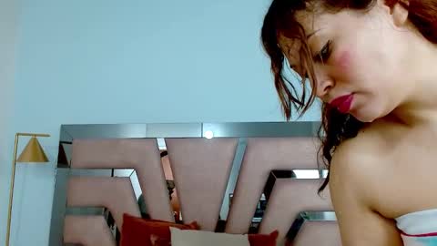 Snapshot of sophia_hadid chatting on January 2025 01:04:02 AM Sophia online show from January 2025 01:04:02 AM