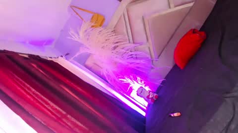 Snapshot of sophia_horny19 chatting on June 2026 06:32:02 PM sophia_horny19 online show from June 2026 06:32:02 PM