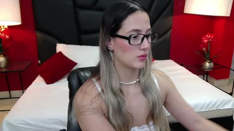 Snapshot of sophia_loreenn chatting on January 2025 02:11:01 PM Sofia online show from January 2025 02:11:01 PM