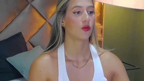 Snapshot of sophia_loreenn chatting on September 2025 01:55:01 PM Sofia online show from September 2025 01:55:01 PM