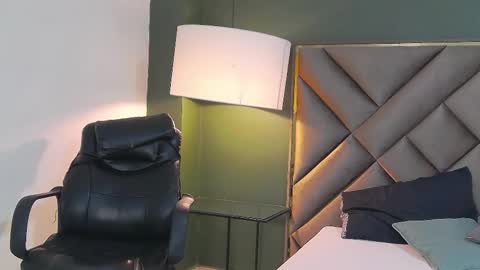 Snapshot of sophia_loreenn chatting on November 2025 11:32:02 AM Sofia online show from November 2025 11:32:02 AM