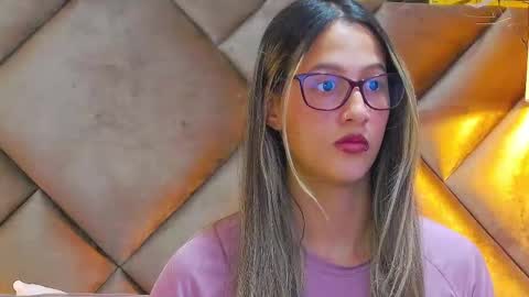 Snapshot of sophia_loreenn chatting on December 2025 04:23:01 PM Sofia online show from December 2025 04:23:01 PM