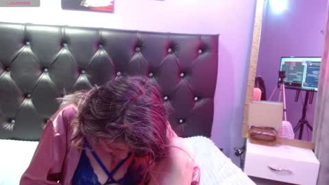 Snapshot of sophia_ny chatting on December 2024 03:44:01 PM SOPHIA online show from December 2024 03:44:01 PM