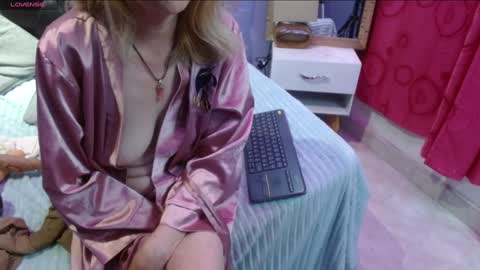 Snapshot of sophia_ny chatting on January 2025 02:25:01 AM SOPHIA online show from January 2025 02:25:01 AM