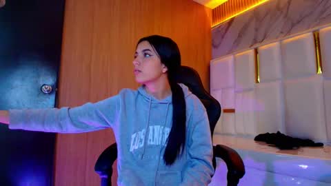 sophiadoll_tf online show from October 2025 08:43:02 PM