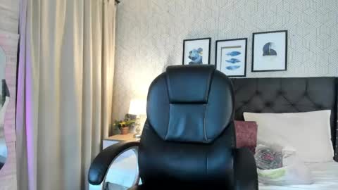 Snapshot of sophie__blare chatting on June 2026 07:04:02 PM sophie__blare online show from June 2026 07:04:02 PM