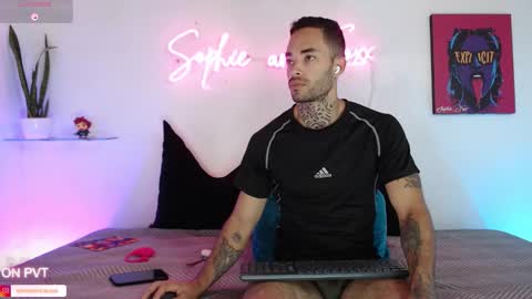 Snapshot of sophie_foxx chatting on October 2025 01:44:02 PM SOPHIE - FOXX online show from October 2025 01:44:02 PM