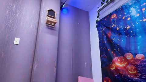 Snapshot of sophie_hils chatting on October 2025 11:54:02 AM sophie online show from October 2025 11:54:02 AM