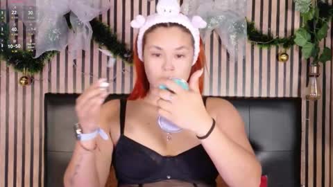 Snapshot of sophie_new25 chatting on December 2025 12:43:01 PM sophie_new25 online show from December 2025 12:43:01 PM