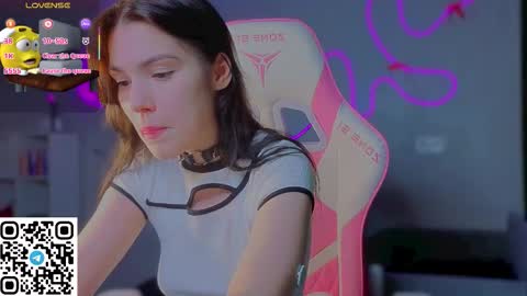 sophie_nomenal_ online show from February 2026 06:28:01 PM