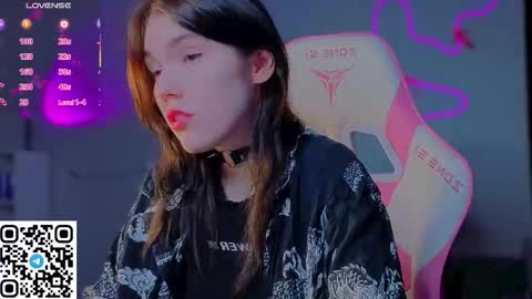 sophie_nomenal_ online show from March 2026 06:33:01 PM