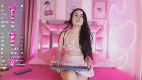 Snapshot of sophie_stars chatting on November 2025 10:19:01 AM Sophie online show from November 2025 10:19:01 AM