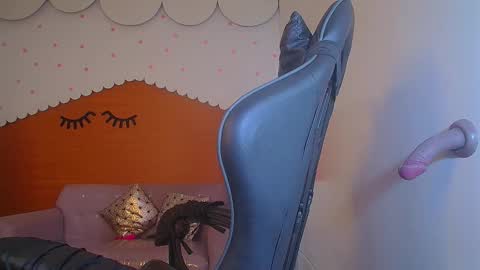 Snapshot of sophie_t_ chatting on December 2024 07:26:01 AM Sofia online show from December 2024 07:26:01 AM