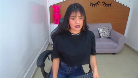 Snapshot of sophie_t_ chatting on February 2025 10:39:01 PM Sofia online show from February 2025 10:39:01 PM
