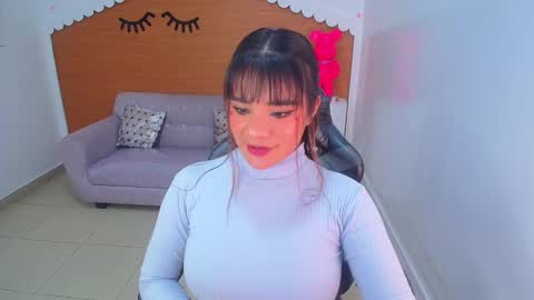Snapshot of sophie_t_ chatting on February 2025 11:21:01 AM Sofia online show from February 2025 11:21:01 AM
