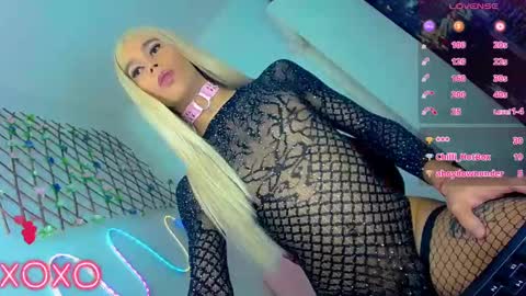 Snapshot of sophie_vall chatting on September 2025 05:18:02 AM sophie_vall online show from September 2025 05:18:02 AM