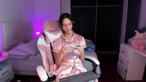 Snapshot of sophiecornett chatting on July 2026 03:23:01 AM online show from July 2026 03:23:01 AM